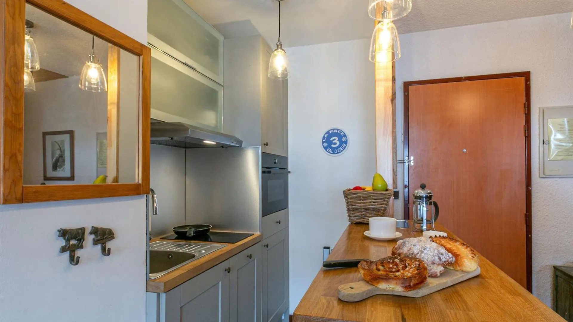 Appartement Soigne A Val-D'Isere Avec Wifi, Parking Couvert, A 10 Min Des Pistes, Navette Gratuite. - Fr-1-694-172 0*,  France